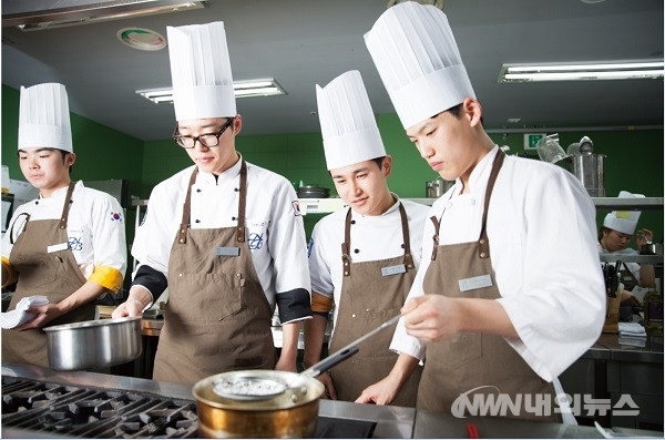 ▲외식 창업을 희망하는 청년들을 위해 ‘외식 창업 인큐베이팅 사업’의 2019년 사업 시행자를 모집한다. 청년키움식당 양재점 모습. (사진/농림축산식품부 제공)