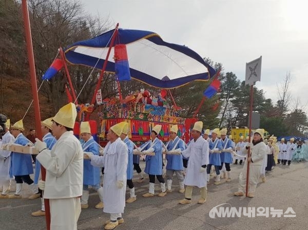 ▲이순신 장군 순국 420주년을 맞아 지난 17일 오후 1시 제3회 충무공 이순신 운구행렬을 아산 현충사에서 재현했다. (사진=온양아산향토문화연구원 제공)