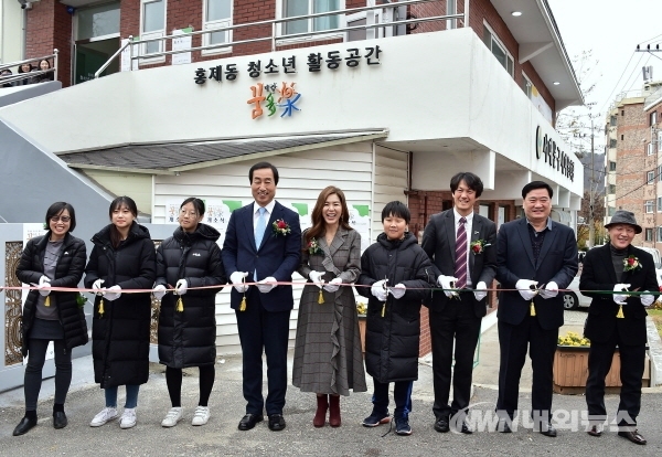 ▲서대문구는 다양한 문화, 예술, 취미 활동 프로그램을 제공하는 청소년 전용 활동공간인 ‘꿈다락’을 22일 홍제1동 고은산 자락에 조성했다. -꿈다락 개소식 장면- (사진=서대문구 제공)