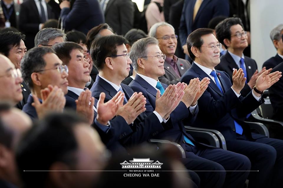 문재인 대통령이 31일 오후 광주광역시 서구 광주시청에서 열린 '광주형 일자리' 투자 협약식에 참석했다. (사진=청와대)