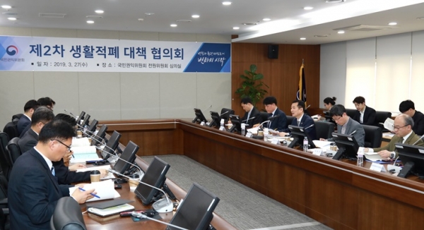 ▲제2차 생활적폐대책협의회 회의27일 정부세종청사 국민권익위원회에서 이건리 부패방지부위원장(협의회 의장) 주재로 제2차 생활적폐대책협의회가 열렸다. (사진=국민권익위원회)