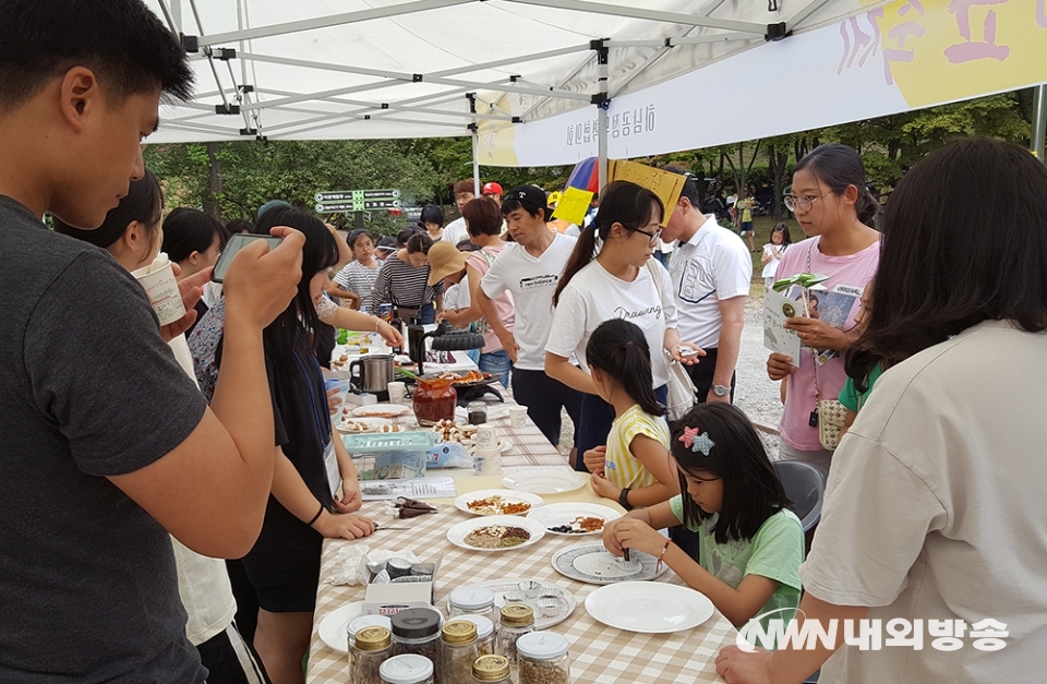 ▲경기 하남시 나무고아원에서 열리는 '나무고아원 숲에 온'(나무고아원 힐링 숲 축제)에서 다양한 체험행사가 이뤄지고 있다. 2019.09.01