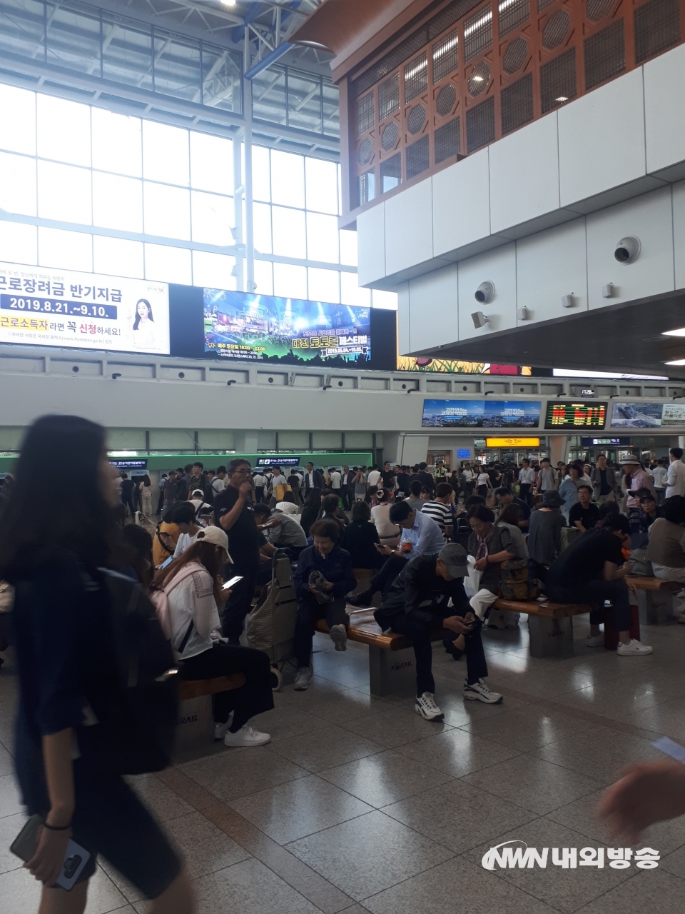 추석 연휴를 맞아 서울역 표사는 곳에는 사람들로 가득하다. 2019.09.11 (사진=정다연 기자)