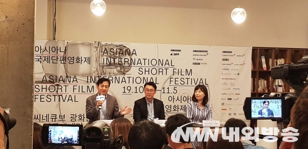 ▲‘AISFF2019’ 안성기-장준환-지세연.(사진=내외방송 이정범 기자)