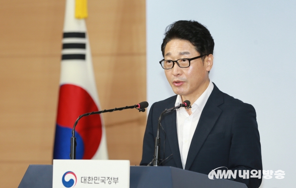 ▲이호현 산업통상자원부 무역정책관이 29일 오전 정부서울청사에서 열린 브리핑에서 "한국과 일본이&nbsp;12월 셋째 주 중 일본 도쿄에서 국장급 수출관리 정책대화를 개최한다"며 "11월 28일 서울에서 과장급 회의를 개최해 이같이 합의했다"고 밝히고 있다. (사진=산업통상부)