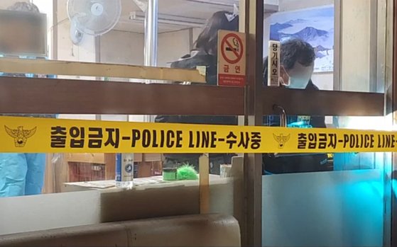 ▲ 10일 오후 6시15분쯤 대전 동구의 한 음식점에서 50대 남성이 일가족 3명에게 흉기를 휘두르는 사건이 발생했다. (JTBC 캡처)