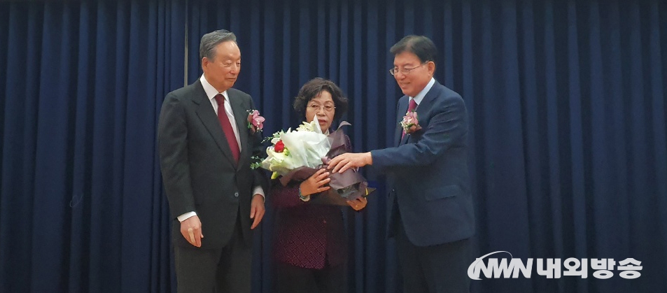 ▲12월 17일 오후 3시 국회의원회관 제1소회의실에서 열린 제1회 ‘민추인의 상’을 수상한 내외방송 송경숙 논설위원. 2019.12.17 (사진=내외방송 최유진 기자)