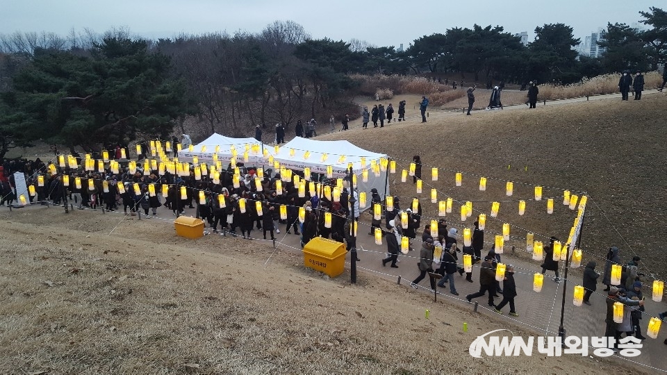 ▲2020년 1월 1일 오전 7시, 서울 송파구 올림픽공원 내 몽촌토성 망월봉에서 열린 '2020 송파 새해맞이 한마당'. 2020.01.01