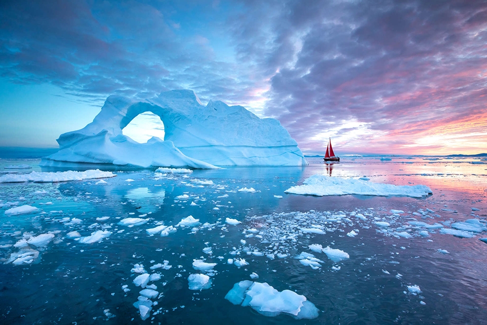 ▲Ilulissat, Greenland. Kertu. Shutterstock