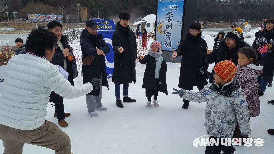 ▲제 13회 평창송어축제에서 OX퀴즈대회가 열리고 있다. 2020.01.17. (사진=내외방송 정동주 사진전문 기자)