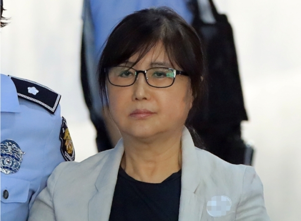 ▲박근혜 정부 당시 ‘국정농단’에 연루된 최순실씨(64·개명 후 최서원)가 14일 열린 파기환송심에서 징역 18년을 선고받았다. (사진=연합뉴스)