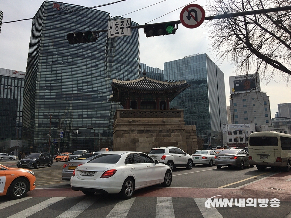 ▲ ▲서울시가 배출가스 5등급 차량을 폐차하고 신차를 구입하면 폐차 보조금과 별도로 추가 보조금을 최대 250만원 지원한다고 19일 밝혔다. (사진=내외방송DB)
