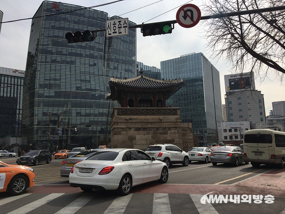 ▲ ▲서울시가 배출가스 5등급 차량을 폐차하고 신차를 구입하면 폐차 보조금과 별도로 추가 보조금을 최대 250만원 지원한다고 19일 밝혔다. (사진=내외방송DB)