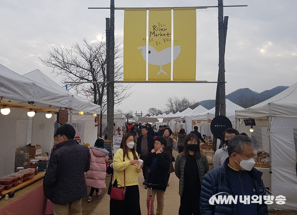 ▲ 경기도 양평 문호리 남한강변에서 매월 셋째주 토·일요일 양일에 걸쳐 열리는 문호리 리버마켓. (사진=내외방송 장해란 기자)