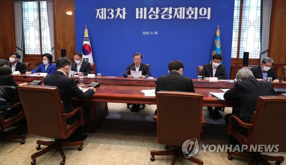 ▲ 3차 비상경제회의를 주재하는 문재인 대통령 (사진=연합뉴스)