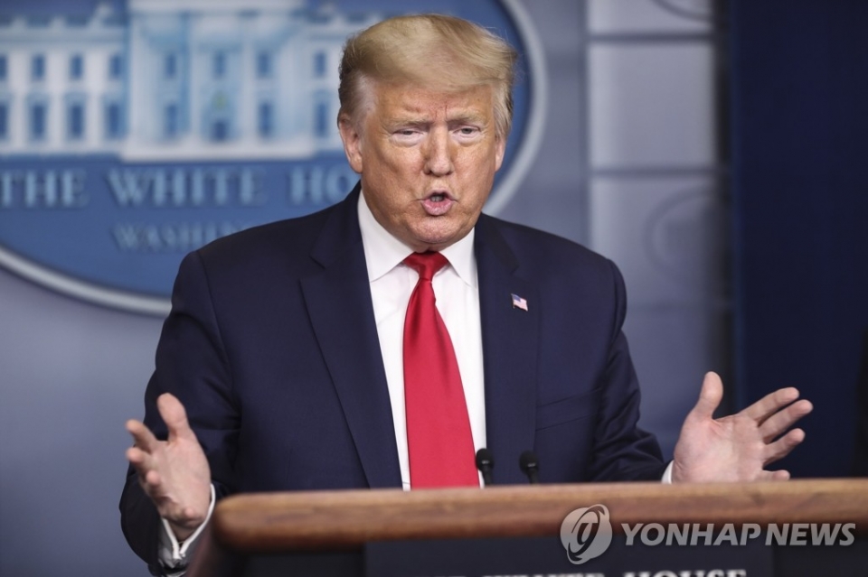 트럼프 대통령은 14일 "WHO가 기본적인 의무를 이행하는 데 실패했으며 이에 대해 반드시 책임을 물어야 한다"며, WHO에 대한 자금 지원 중단을 지시했다고 전격 선언했다. (사진=연합뉴스)