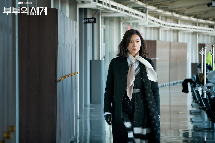 ▲ 드라마에서 화제가 됐던 김희애 패션 (사진=JTBC)