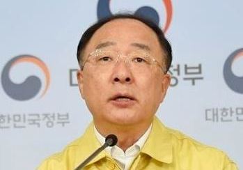 홍남기 경제부총리가 비상경제 중앙대책본부 회의를 주재하고 있다. (사진=기획재정부)