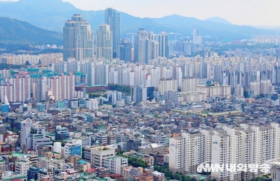 ▲ 강남3구 전경. 가운데 가장 높은 건물이 올해 매매가 9위에 오른 도곡동 타워팰리스다. (사진=내외방송 정수남 기자)