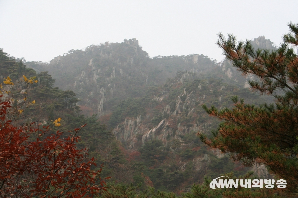 ▲ 용봉산 도립공원은 충청남도 홍성군 홍북면, 예산군 덕산면, 삽교읍 경계에 자리했으며, 자연 휴양림으로 이름났다. (사진=내외방송 정수남 기자)