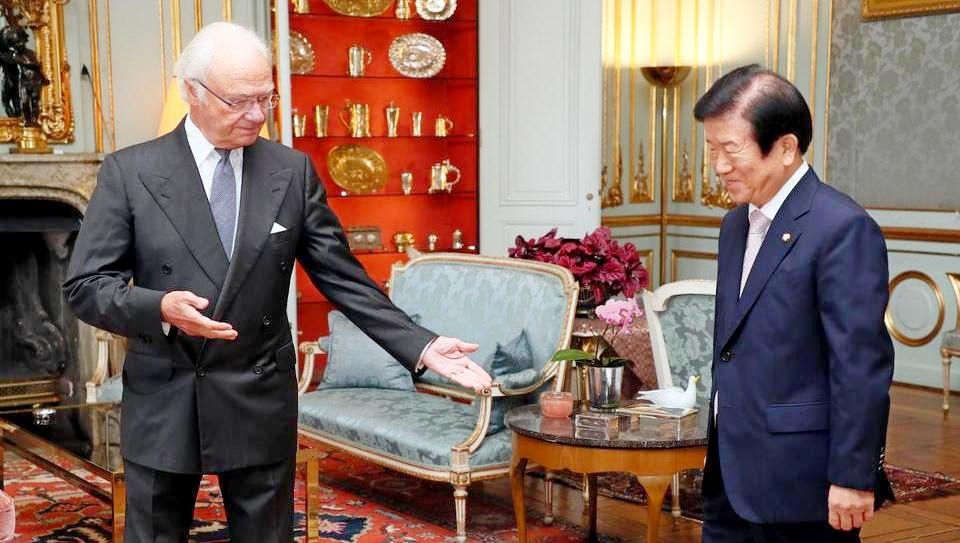 ▲ (오른쪽부터)박병석 국회의장이 이번 방문 기간 칼 구스타프 16세 스웨덴 국왕을 만났다. (사진= 국회의장실)