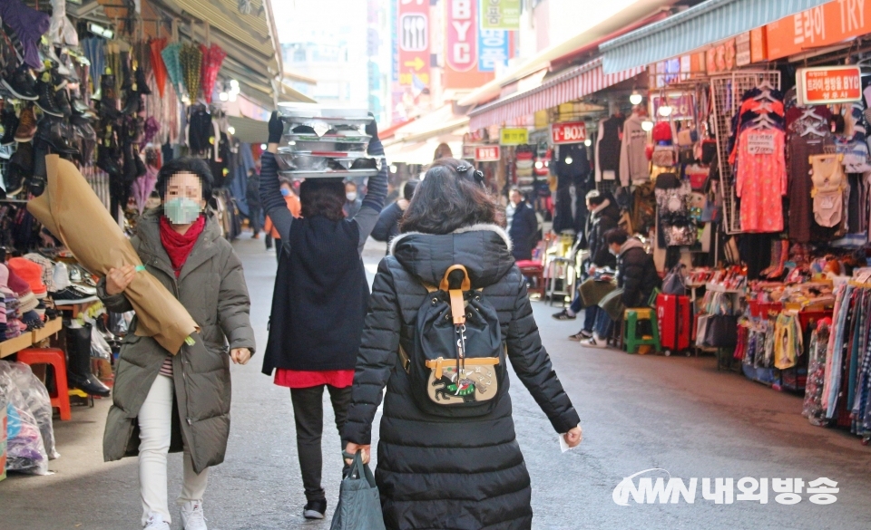 ▲ 남대문 시장은 6만 6000㎡ 규모이며, 이곳 5493개의 점포에서 8935명이 일하고 있다.