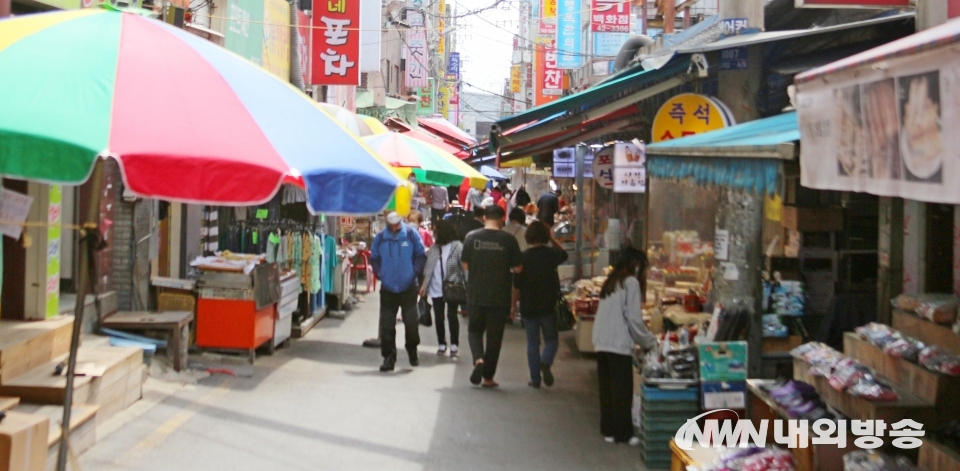 ▲ 중원구에 있는 골목시장인 성호시장(3만 9250㎡, 상인 267명, 점포 298곳)과 은행시장(5854㎡, 상인 76명, 점포 54곳) 역시 서민들이 주로 이용하고 있다. (사진=내외방송 정수남 기자)