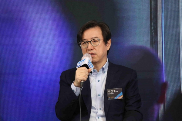 ▲ ▲이성열 SAP 코리아 대표이사가 SAP HANA 출시 10주년 기념 데이터센터 설립을 발표하고 있다. (사진=내외방송 정해권기자)