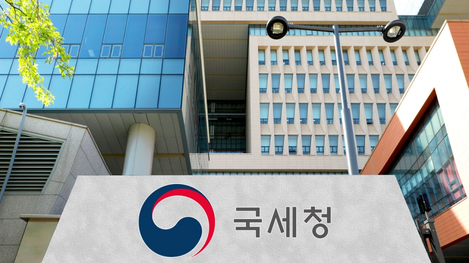 ▲ 앞으로 시간이나 장소에 구애받지 않고 스마트폰에서도 연말정산 전 과정을 진행할 수 있게 됐다.