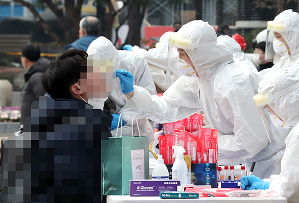 ▲ 오는 27일, 코로나19 사회적 거리두기 3단계 격상 여부를 결정 짓는다. (사진=대한민국 정책브리핑)