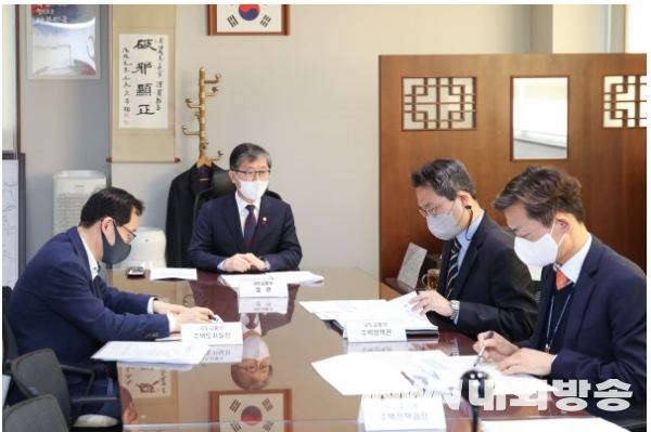 ▲ 변창흠 국토교통부 장관이 주택업계와 간담회를 갖고 공급을 논의하고 있다. (사진=국토교통부)