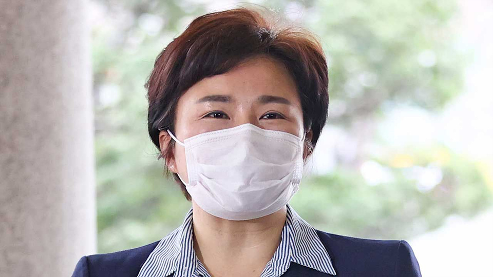 ▲ 공직선거법 위반 혐의로 기소된 조수진 국민의 힘 의원이 지난해 12월 2일 오전 서울 마포구 서울서부지법에서 열린 공판기일을 마친 후 법원을 나서고 있다.(사진=SBS뉴스 캡처)