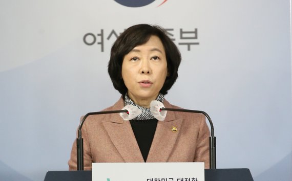 ▲ 김경선 여성가족부 차관이 지난 1일 정부서울청사에서 2021년 여성가족부 업무계획을 브리핑하고 있다. (사진=여가부)