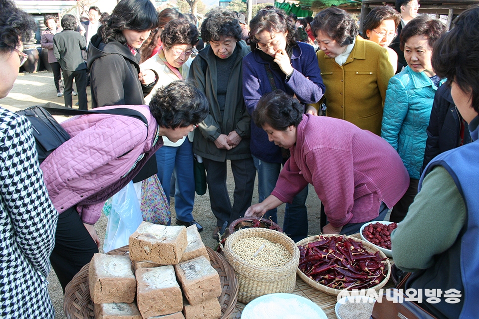 ▲ 서울시농업기술센터는 27일 뭇골한옥어린이도서관에서 '전통 장 나눔체험' 행사를 진행한다. (사진=서울시 제공)