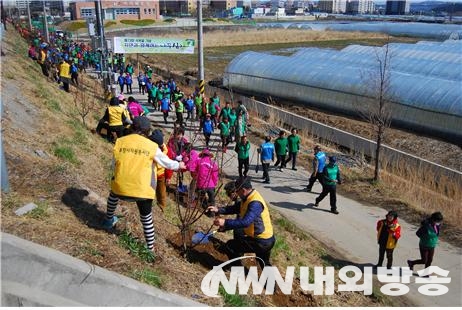 ▲ 포항시는 2016년부터 ‘포항 그린웨이(GreenWay) 프로젝트’를 추진하며 나무심기와 도시숲 조성에 많은 노력을 기울이고 있다. (사진=포항시 제공)