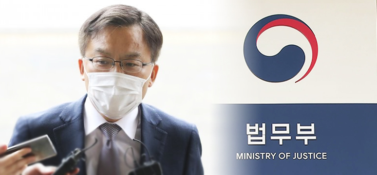 ▲ ▲ 조남관 검찰총장 직무대행이 박범계 법무부 장관의 수사지휘를 수용하고, 고검장도 함께 대검 부장회의에 참여하게해 공정성을 높이겠다는 입장을 18일 밝혔다. (사진=내외방송 DB)