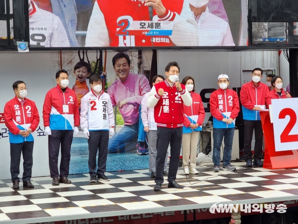 ▲ 오세훈 후보가 이제는 '승기 굳히기'에 나섰다. 오 후보는 최대의 사전 투표율을 보인 것에 대해 더욱 자신감을 내비치고 있다. (사진=내외방송 이지선 기자)