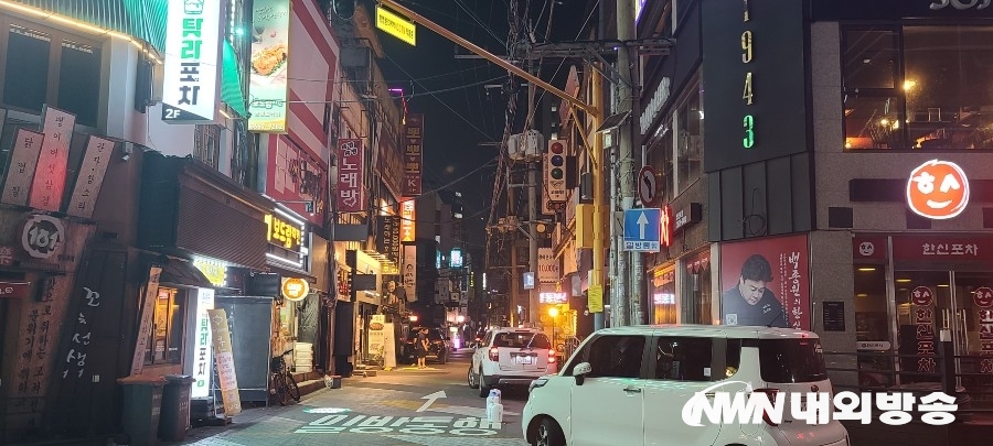 ▲ 수도권에서 사회적 거리두기 4단계가 시작된 12일 오후 서울 영등포역 인근 먹자골목이 한산한 모습을 보이고 있다. 2021.07.13. (사진=독자제공)