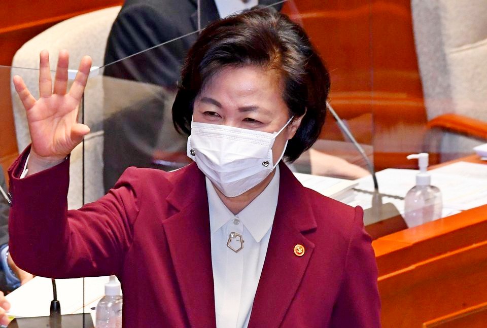 ▲ ▲ 추미애 전 법무부 장관은 밖에서는 무역 10위원 대국이면서 국민의 삶 속에서는 그런 걸 느낄 수 없다며 정의, 공정, 법치를 내세워 진정 선진 강국을 만들겠다고 밝혔다. (사진=법무부)