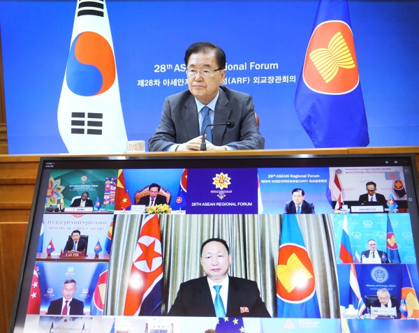 ▲ 정의용 외교부 장관이 6일(현지시각) 화상으로 개최된 아세안지역안보포럼(ARF) 외교장관회의에 참석해 한반도, 미얀마, 남중국해 등 지역 내 다양한 안보 관련 현안에 대해 논의하고 있다.(사진=외교부)