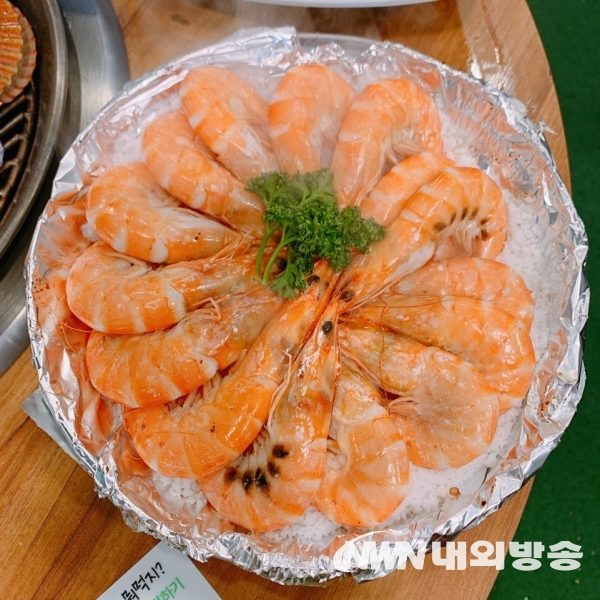 ▲ 대하하면 떠오르는 대하의 정석 '소금구이' (사진=박인숙 기자)
