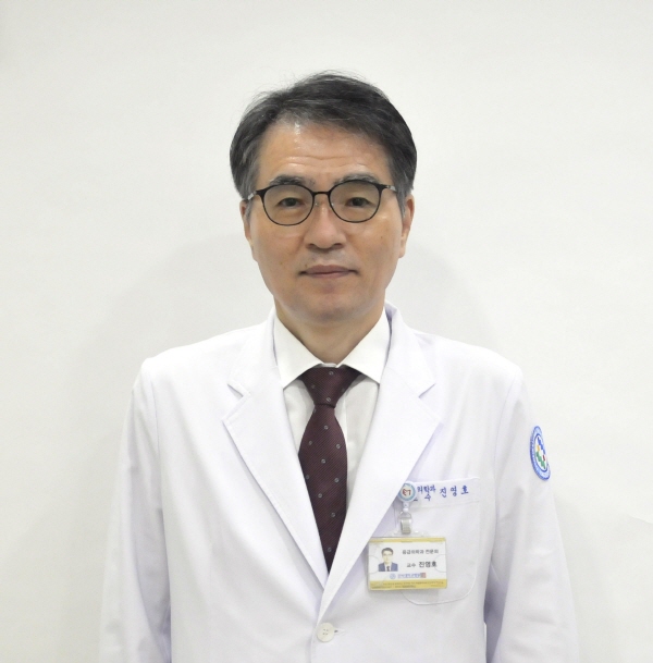 ▲ 대한응급학회 신임 회장에 선출된 전북대병원 응급의학과 진영호 교수.(사진=전북대병원)