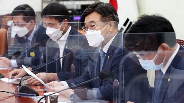 ▲ 윤호중 더불어민주당 원내대표가 26일 오전 국회에서 열린 원내대책회의에서 모두발언을 하고 있다. (사진=국회 공동취재사진단)