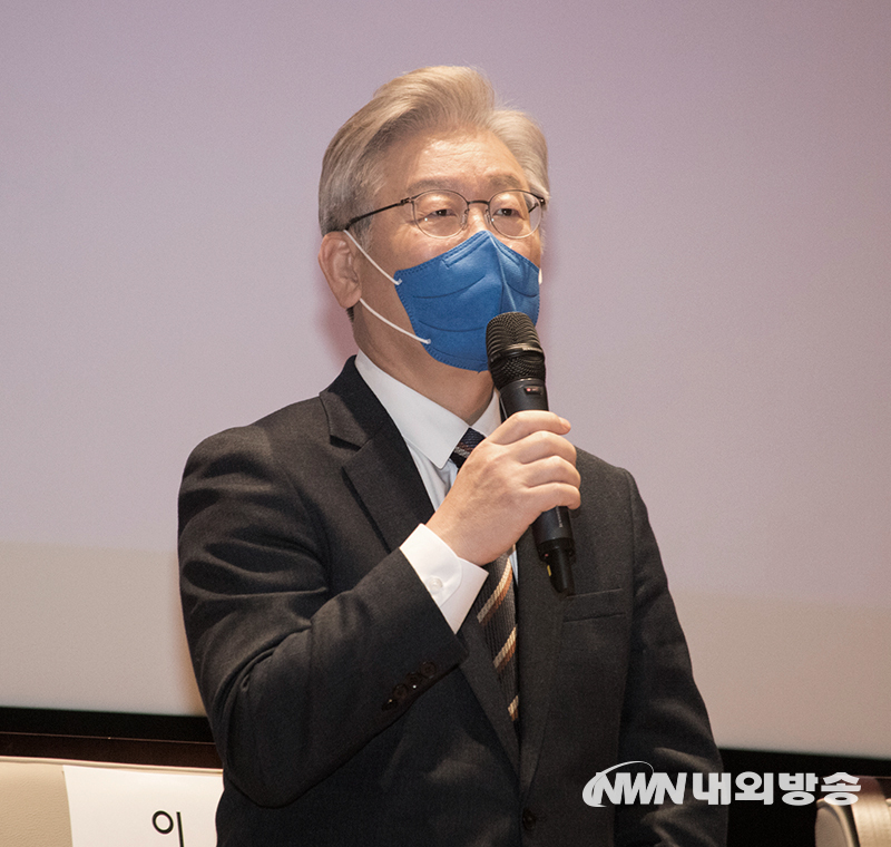 이재명 더불어민주당 대선 후보가 4일 오후 서울 여의도 한국거래소에서 열린 '주식시장 발전과 개인투자자 보호를 위한 간담회'에 참석해 발언하고 있다. 2021.11.04. (사진=이상현 기자)