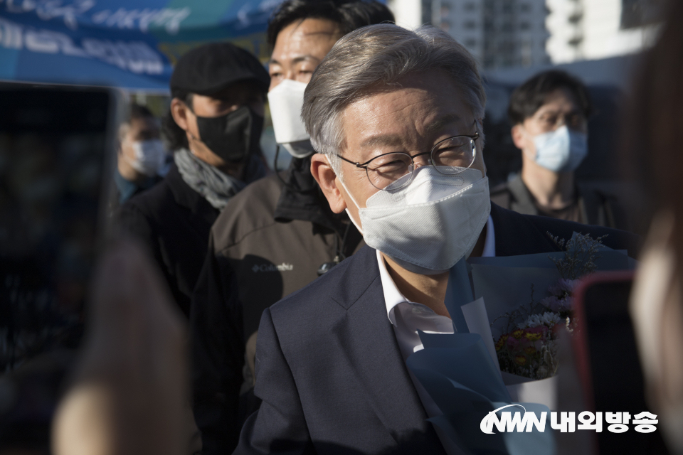 이재명 더불어민주당 대선 후보는 6일 페이스북에서 보수언론을 향해 "어떻게 하면 개발이익을 토건 세력에게 티 안 나게 몰아줄지만 생각할 뿐"이라고 비난했다. (사진=이상현 기자)