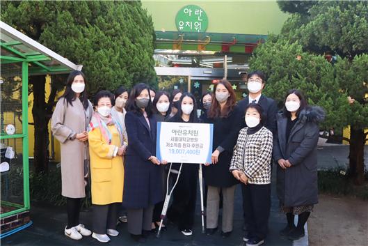 아란유치원은 1995년부터 매년 저소득층 환자돕기 바자회를 개최하고 수익금을 서울대병원 함춘후원회에 기부하고 있다. 작년에는 코로나바이러스로 인해 상황이 여의치않자 비대면 바자회를 개최해 꾸준히 기부를 이어갔다.(사진=서울대병원)