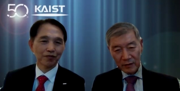(좌측부터) 온라인 기자간담회에서 질문에 대답하는 KAIST 이광형총장, 배희남 회장) (사진=KAIST 제공)