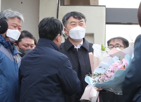 내란선동죄로 징역을 선고 받고 대전교도소에서 수감 중이던 이석기 전 통합진보당 의원이 24일 가석방돼 풀려났다.(사진=연합뉴스)