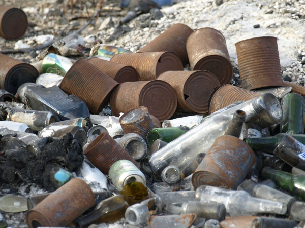바닷가에 버려진 쓰레기들 (사진=pixabay)