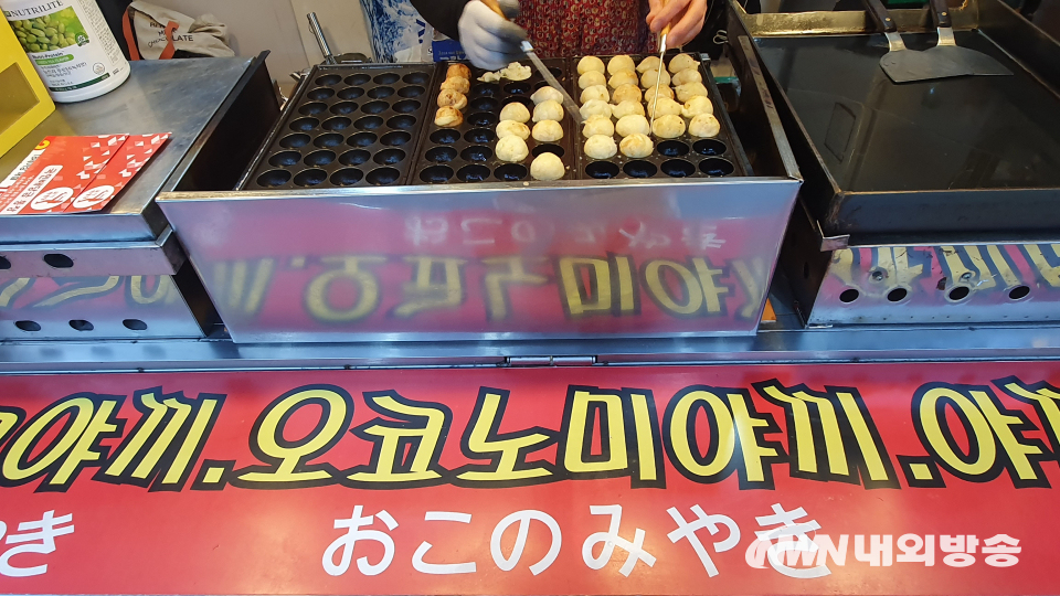 대학가 근처 먹거리 노점상. (사진=황설아 기자)